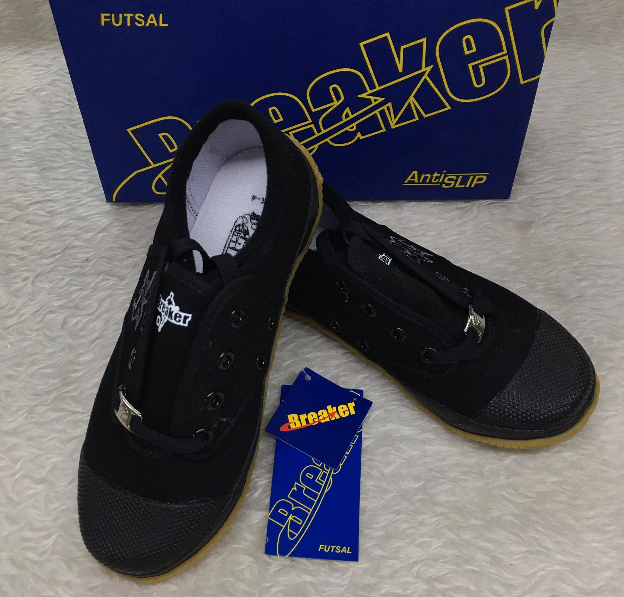 รองเท้านักเรียน Breaker Futsal สีดำ พร้อมปักชื่อ