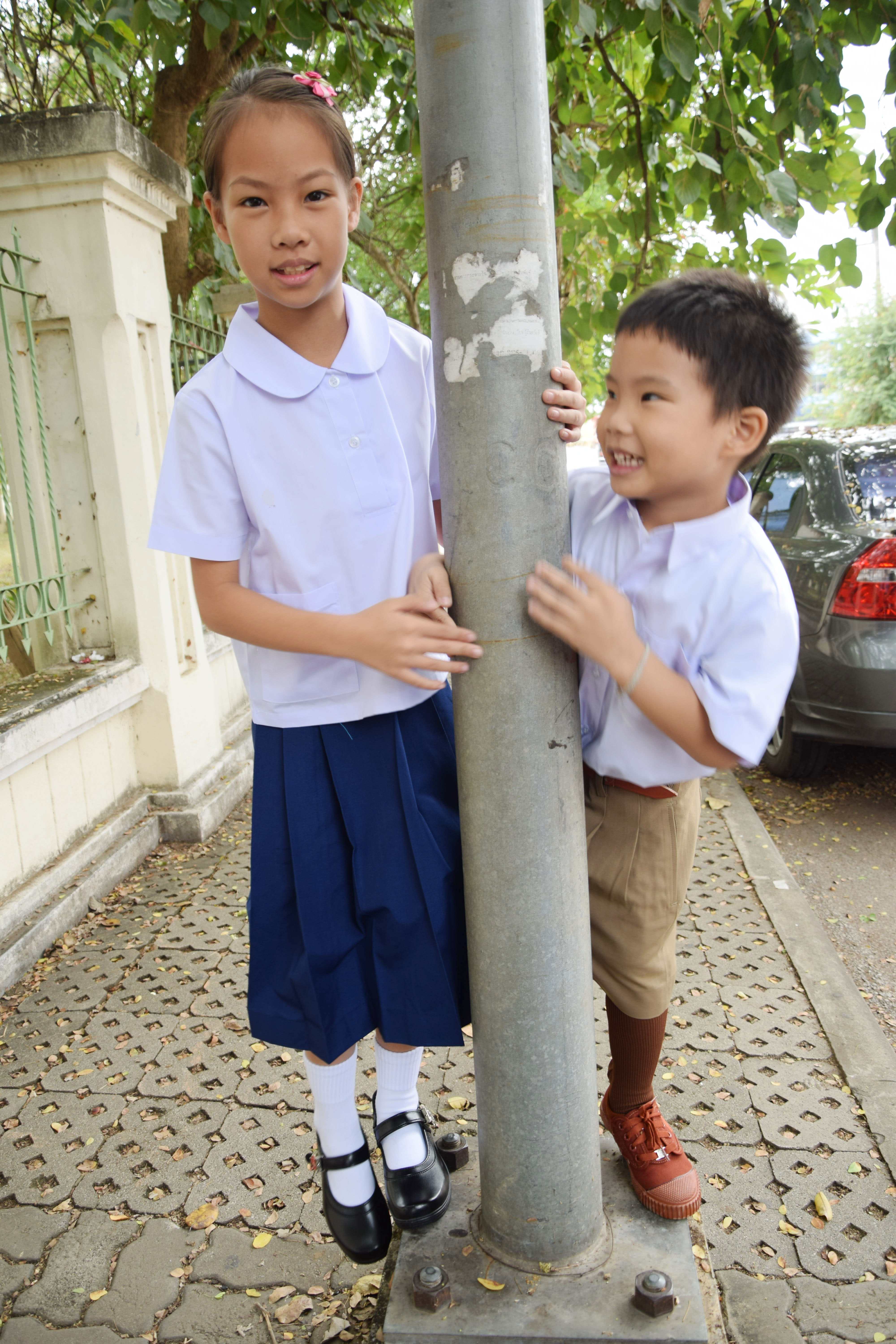 เสื้อนักเรียนหญิง คอบัว แขนเรียบ กระเป๋าล่าง