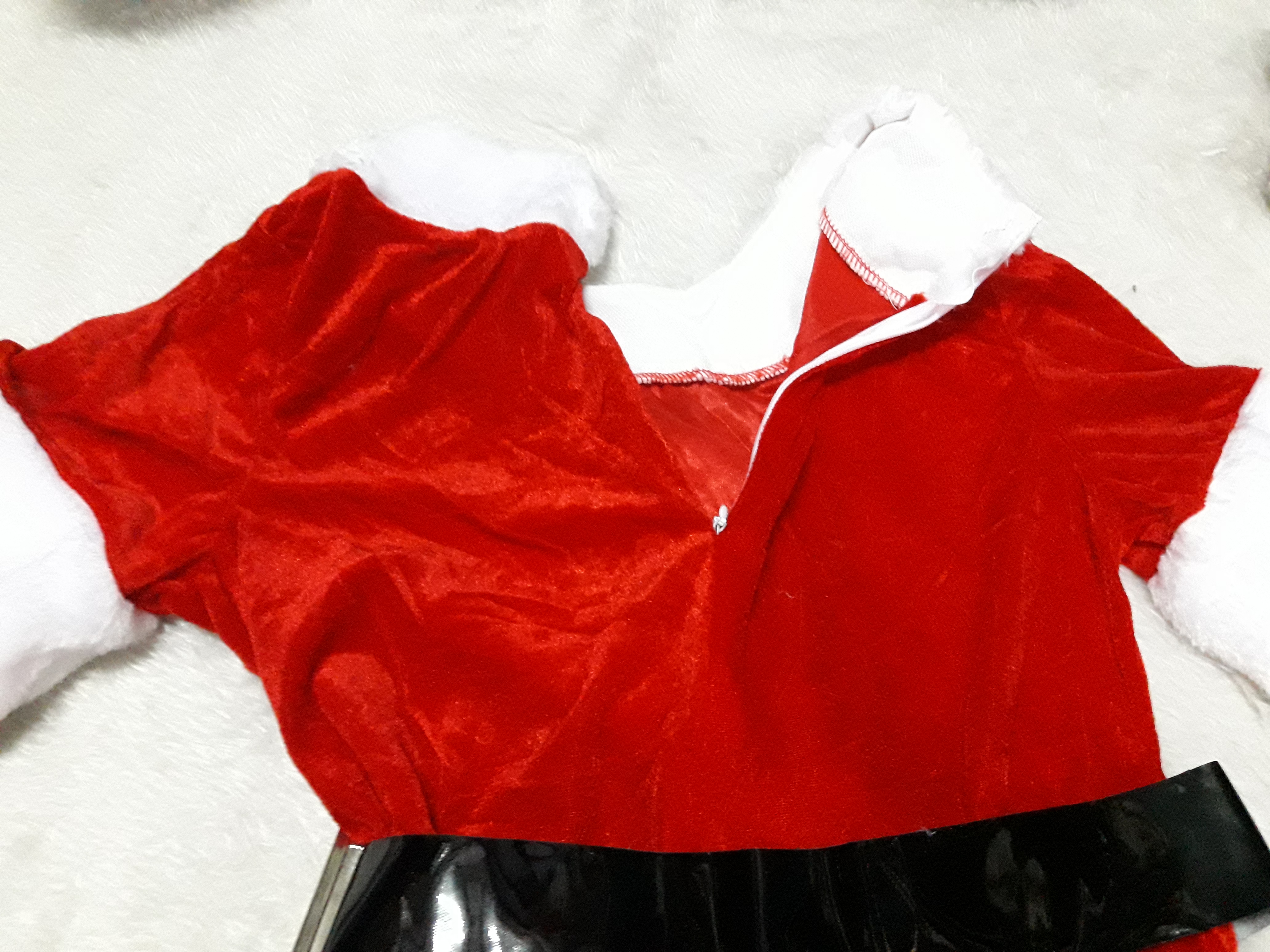 ชุดซานต้าผู้หญิง + หมวกซานต้า + เครื่่องประดับตกแต่ง วันคริสต์มาส