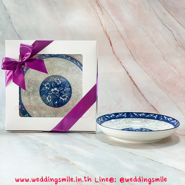 ของชำร่วยงานแต่งงาน จานกระเบื้องน้ำเงิน 7" ใส่ถุงผ้าติดโบว์ 33.-/ ใส่กล่องขาวคาดริบบิ้น 48.-