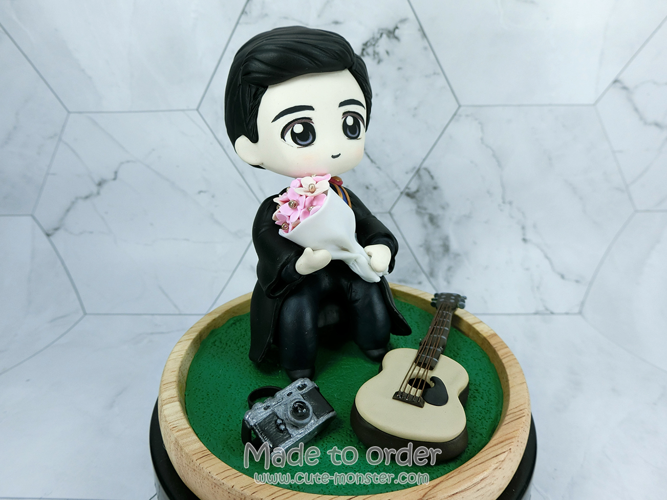 โมเดล ตุ๊กตาตั้งโต๊ะ ชุดรับปริญญา ขนาดสูง 4 นิ้ว