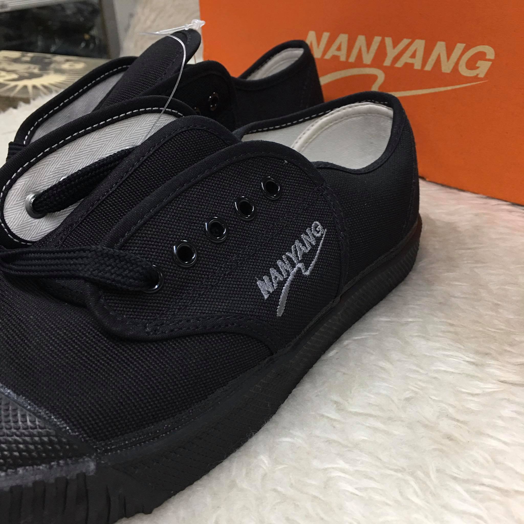 รองเท้านันยาง (NANYANG) สีดำ