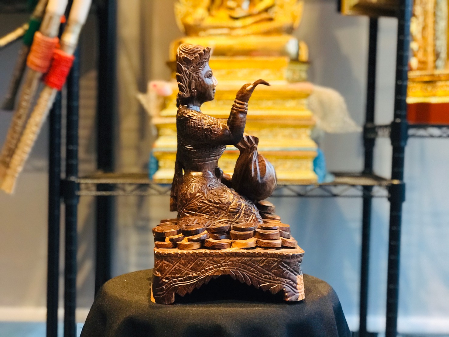 นางกวักไม้ชินชัน ขนาดหน้าตัก 8 นิ้ว