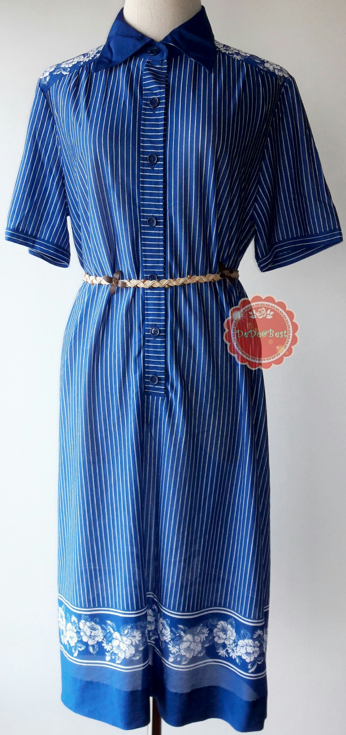 D51:Vintage dress เดรสวินเทจผ้าซีฟองสีน้ำเงินสว่าง ตัดด้วยลายดอกไม้สีขาว