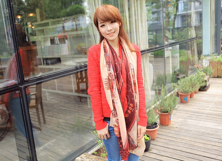 ผ้าพันคอลาย Carriage สีน้ำตาลอ่อน/ขอบแดง