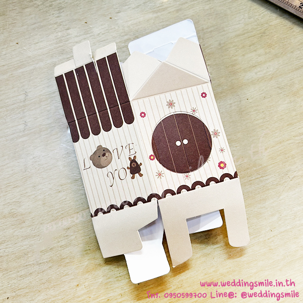 กล่องกระดาษใส่ของชำร่วย บ้านหมี กล่องน้ำตาล เปิดหน้าต่างได้ (10 ใบ/ห่อ ใบละ 3.-) (50 ใบ ขึ้นไป ใบละ 2.50)