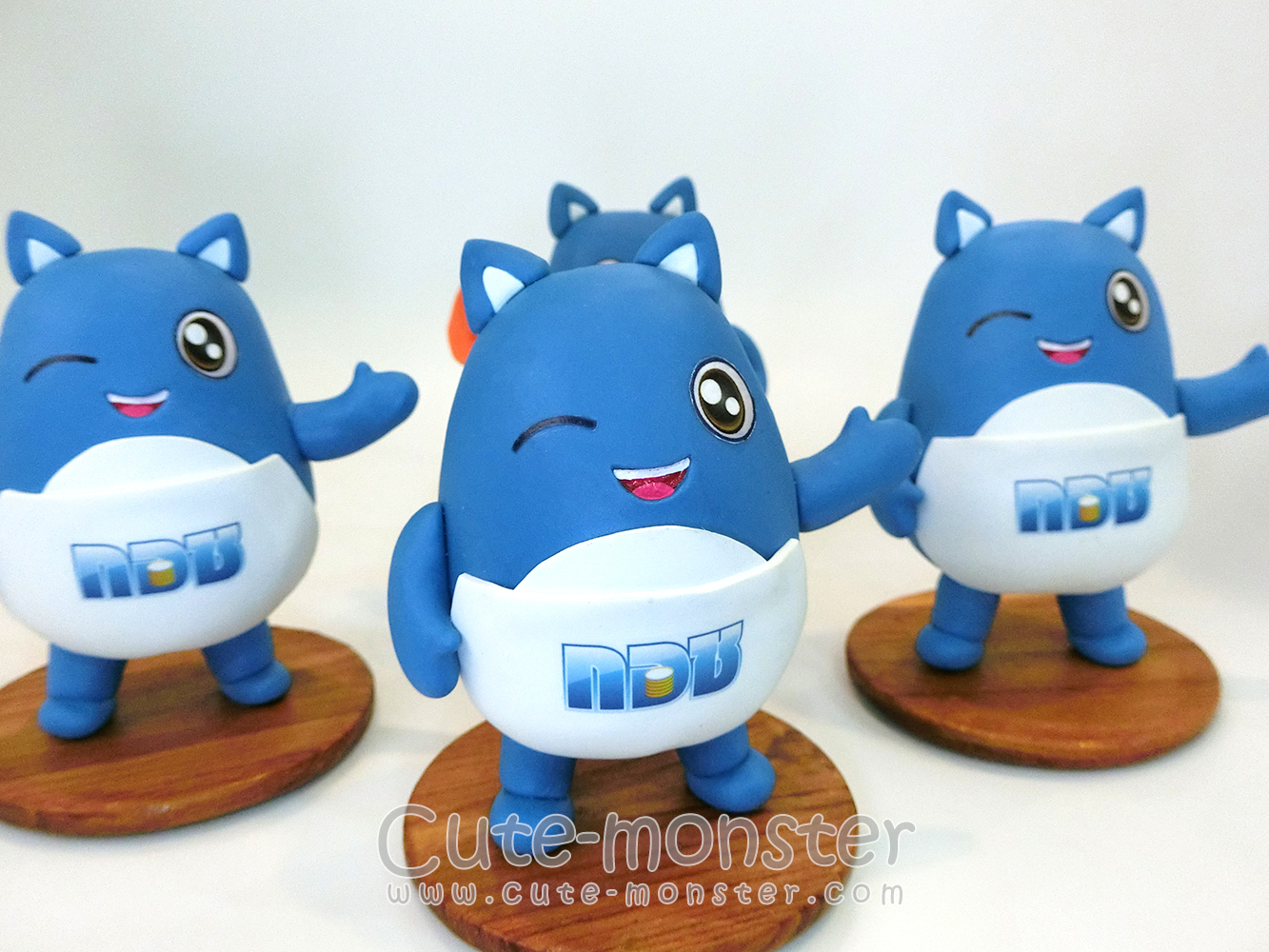โมเดลดินปั้น ตุ๊กตาน้องเก็บออม งานสั่งทำ ขนาดสูง 4 นิ้ว