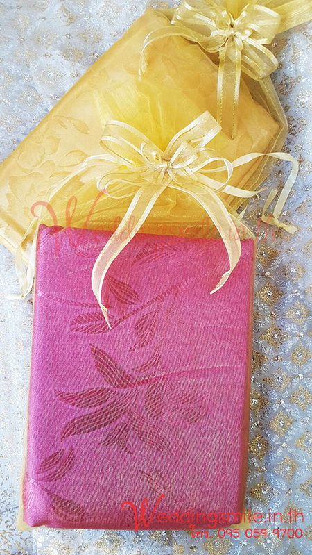 ของรับไหว้ ผ้าแพร ในถุงผ้าโปร่ง (RU) พับเหลี่ยม ติดโบว์ ชุดละ 100.-/ ใส่ถุงผ้าติดโบว์ 120.-