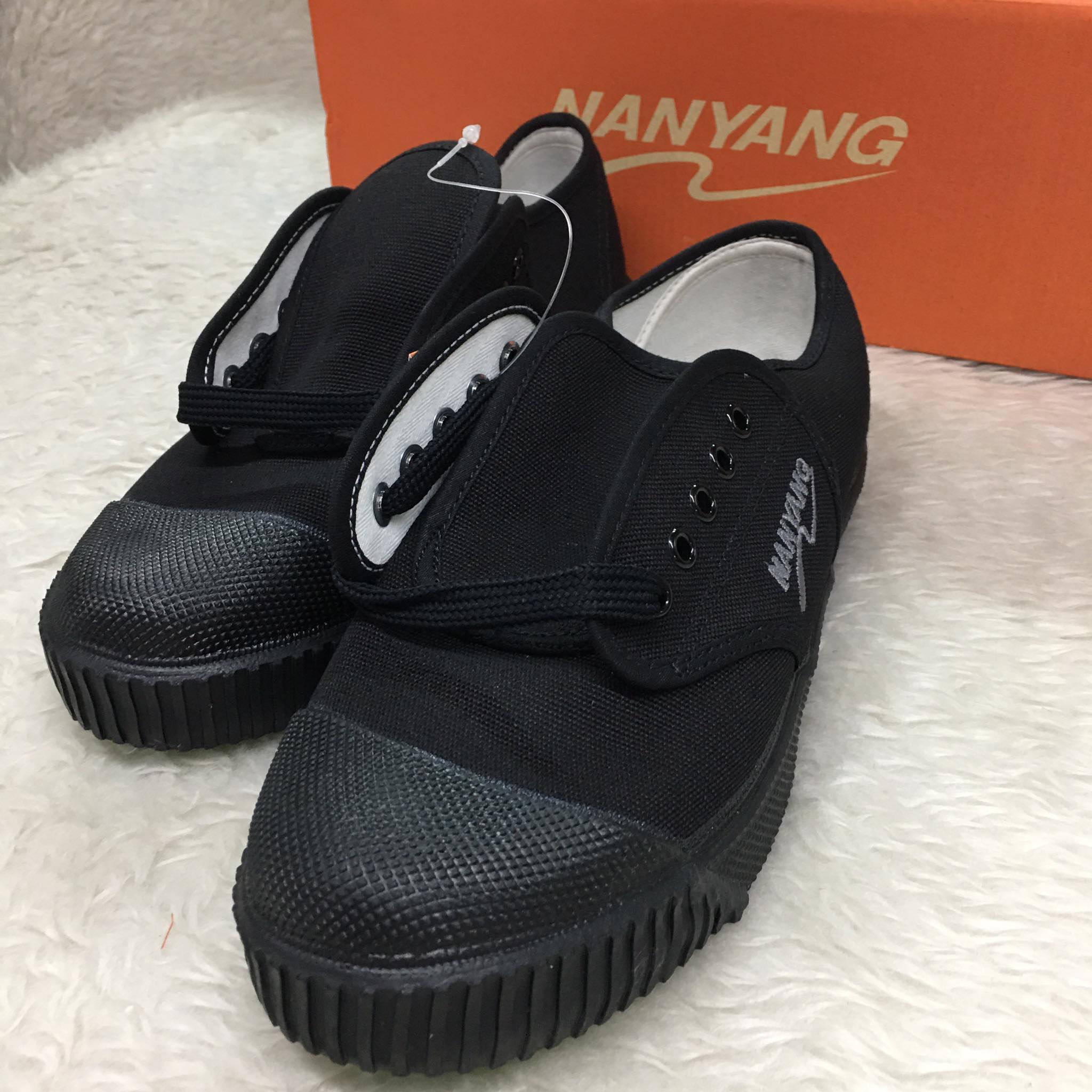 รองเท้านันยาง (NANYANG) สีดำ