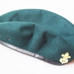 หมวกเบเล่สีเขียว