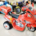 รถมอเตอร์ไซค์ BMW สีแดง