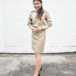 ( พรีเมี่ยม ตราเขลางค์เมืองเด็ก ) ชุดกากี ชุดข้าราชการสีกากี คอเชิ้ต แขนยาว สำหรับข้าราชการหญิง