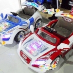 รถแบตเตอรี่เด็กนั่งไฟฟ้า รุ่น LN011-8 รถออดี้โชว์เครื่อง มี 3 สี แดง ฟ้า น้ำตาล