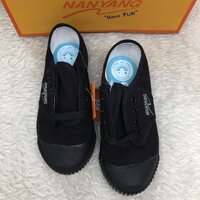 รองเท้านันยาง (NANYANG) สีดำ พร้อมปักชื่อ เบอร์ 28