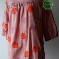 T118:2nd hand top เสื้อปักลายดอกไม้ แขนสามส่วน ชายเสื้ิอติดระบายด้วยพู่กลม