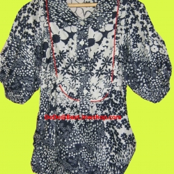 ขายแล้วค่ะ T8:2nd hand top เสื้อลายดอกไม้ คอบัว แขนพองๆ น่ารัก❤