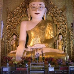 พระพุทธรูปชะเวเมียตมัน (พระพุทธรูปแว่นทอง)