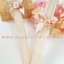 ของชำร่วยงานแต่ง พัดไม้ฉลุ ผูกโบว์ ติดดอกสา ชิ้นละ 25.-