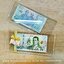 ของชำร่วยงานแต่ง แผ่นอะคริลิคใส รวมใส่ธนบัตร 20.-ร.๑๐ คาดริบบิ้นรอบ ชิ้นละ 42.-/ ธนบัตร 20.-ร.๙ ชิ้นละ 58.-