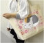 กระเป๋าสะพายใบใหญ่สีขาวสกรีน Nyanko-sensei (ลายซากุระ)